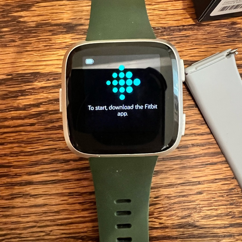 Fitbit Versa - Picture 2 of 3